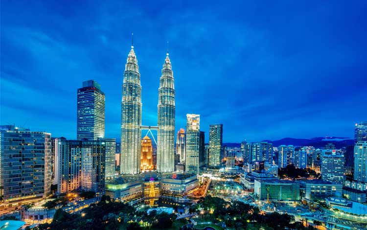 Tempat wisata terbaik dan terpopuler di Malaysia - Menara Kembar Petronas