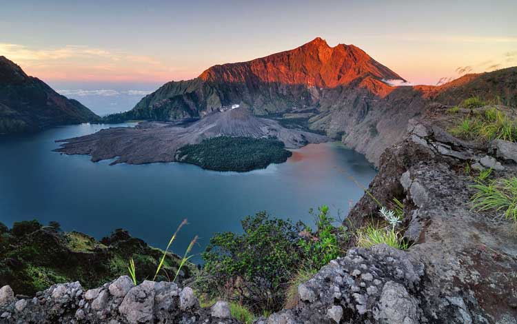Tempat wisata terbaik di lombok - Gunung Rinjani
