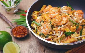 Makanan Thailand enak dan lezat di Indonesia - Pad Thai