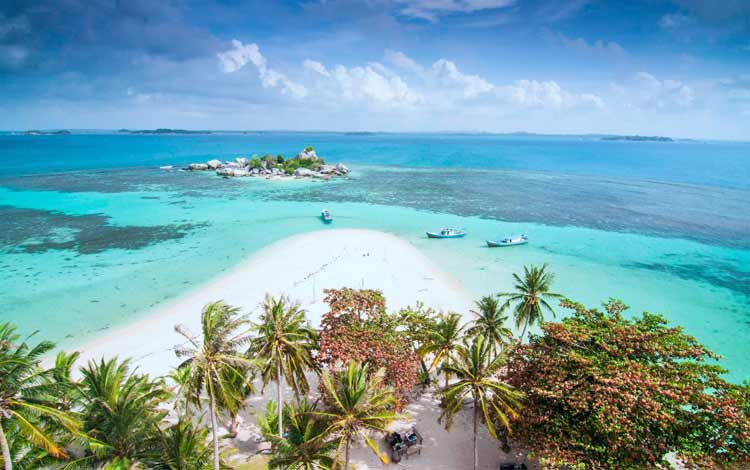 Pantai terindah di Indonesia - Pantai Belitung