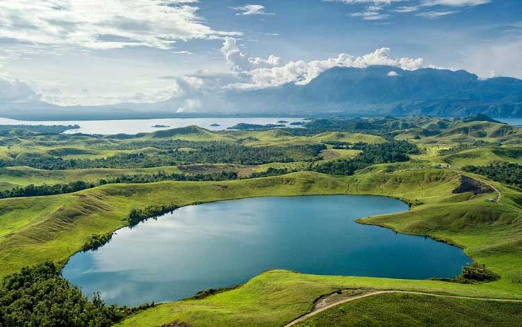 Danau terindah di Indonesia - Danau Sentani, Papua