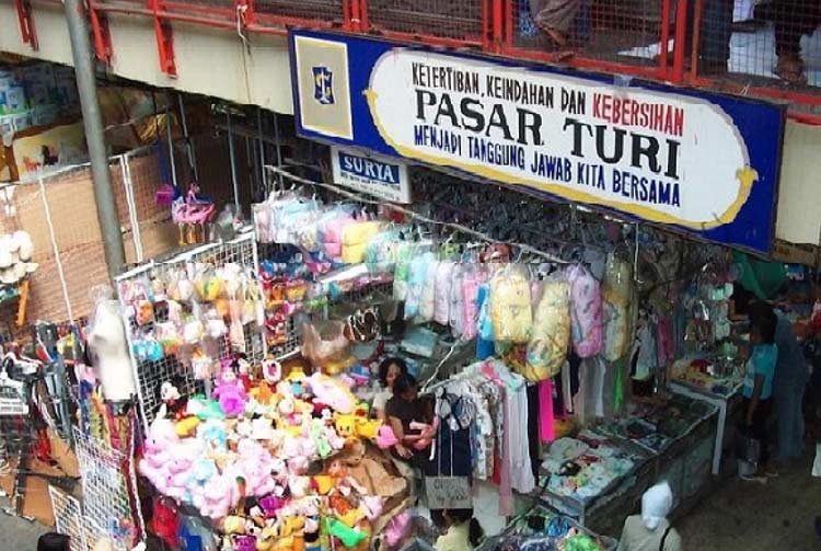 Tempat belanja oleh-oleh khas Surabaya - Pasar Turi Surabaya